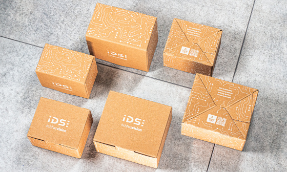 用可回收材料制成的 IDS 摄像机棕色包装盒