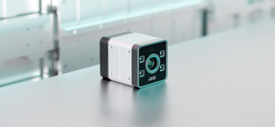 IDS Nion 3D相机置于桌面，采用紧凑设计适用于工业应用