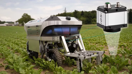 配备工业相机的智能机器人专门清除杂草