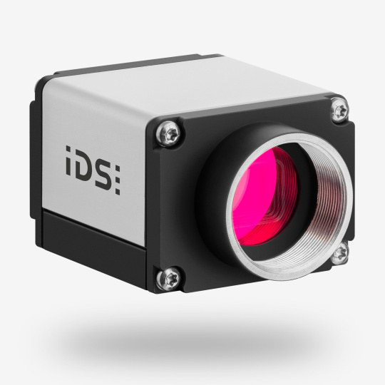 带有 IDS 徽标的 IDS 工业相机 uEye SE 正面斜视图。