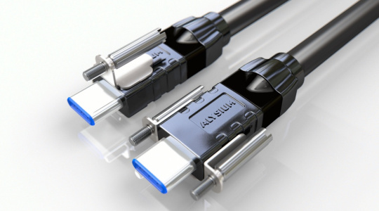 左后方的 USB Type-C 接口采用单螺钉连接，右前方的 USB Type-C 接口采用双螺钉连接