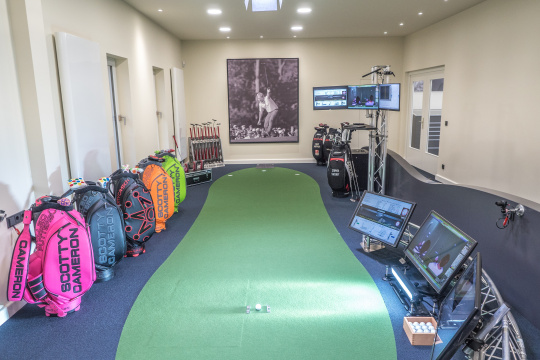 Each Tech:Ex Putting studio 备配四台来自IDS Imaging Development Systems USB 2 uEye LE 工业相机。
