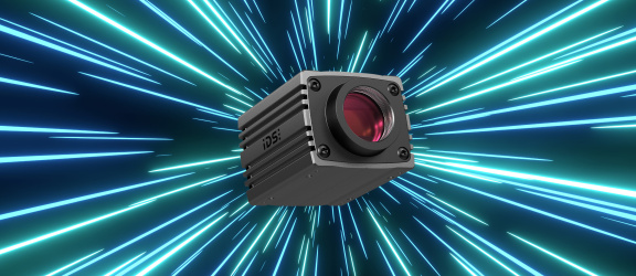 IDS 工業相機 uEye Warp10 具備藍色和綠色光暈效果