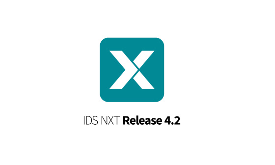 IDS NXT 徽标： 彩色 IDS 背景上的白色 X，版本 4.2