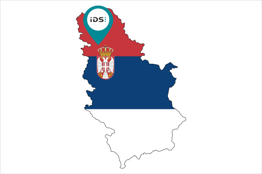 标有 IDS 诺维萨德办事处的塞尔维亚国色地图