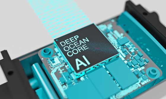 电路板上突出显示了写有 DEEP OCEAN CORE AI 的芯片